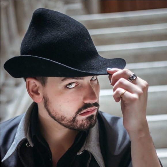 Beauxbatons style black witch or warlock wool hat, NWOT, size m - Picture 2 of 3